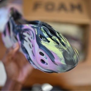 Yeezy Foam runners MX carbon